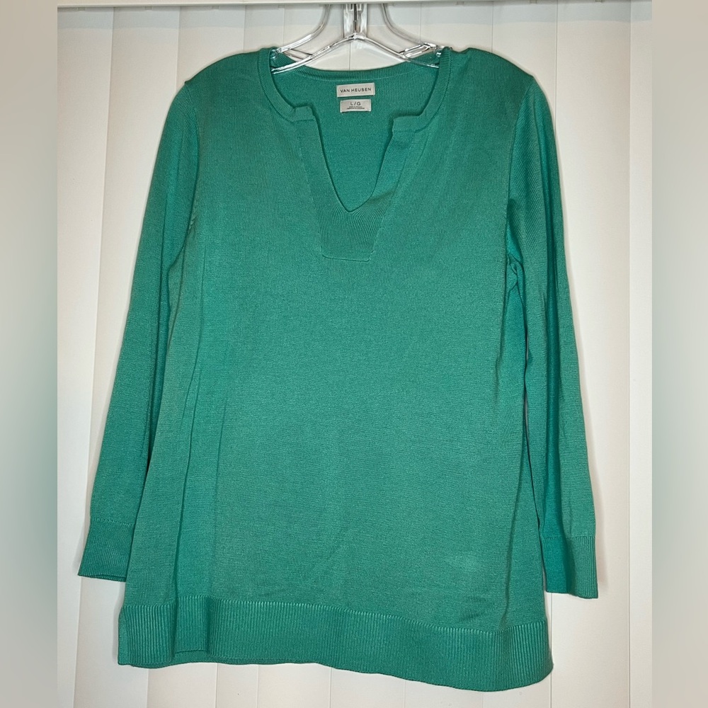 Van Heusen Green V-Neck Sweater Lightweight Knit